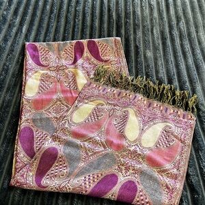 Women’s Patterned Fringe Scarf in Pink and Gold
